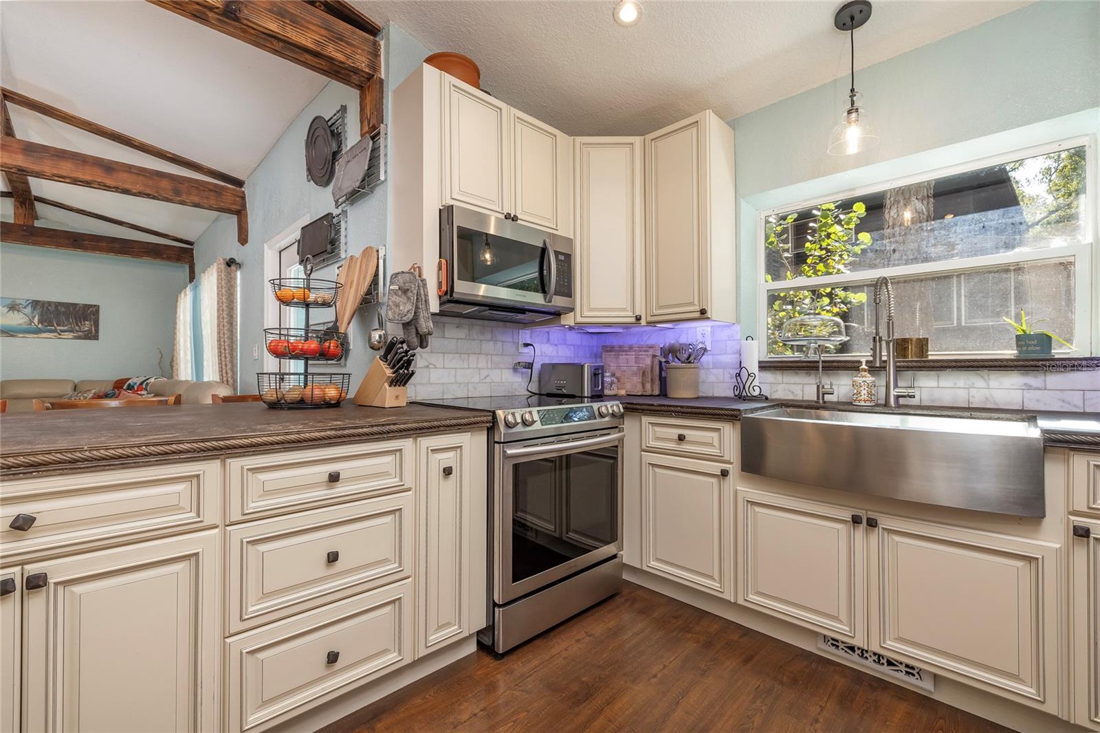 Image 7 of 54 For 3086 Huron Avenue