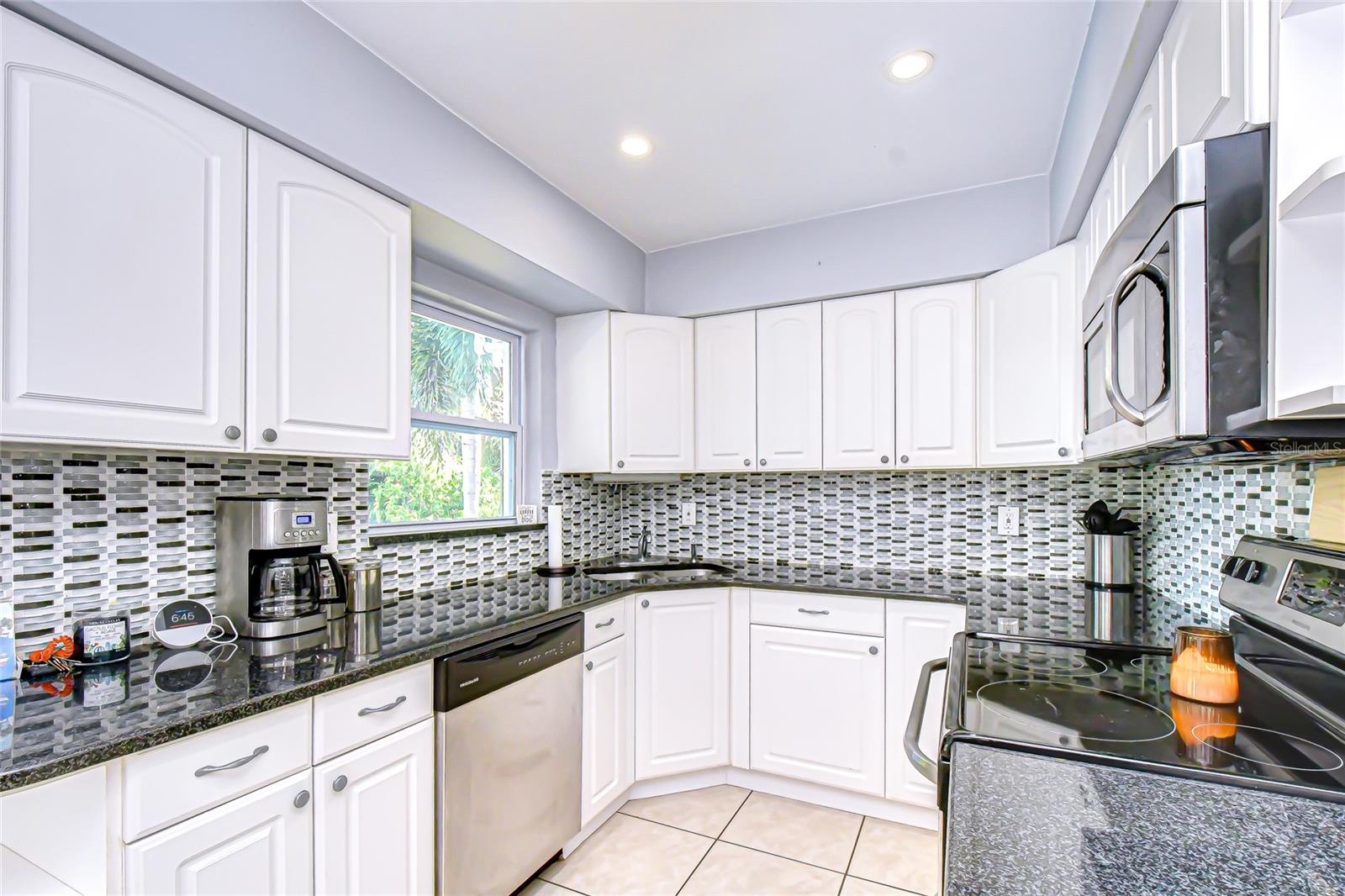 Image 11 of 36 For 1725 Lombardy Drive