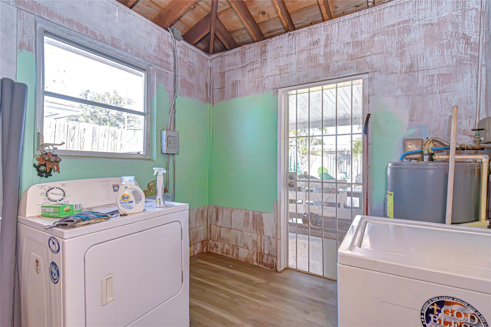 Image 32 of 36 For 1725 Lombardy Drive