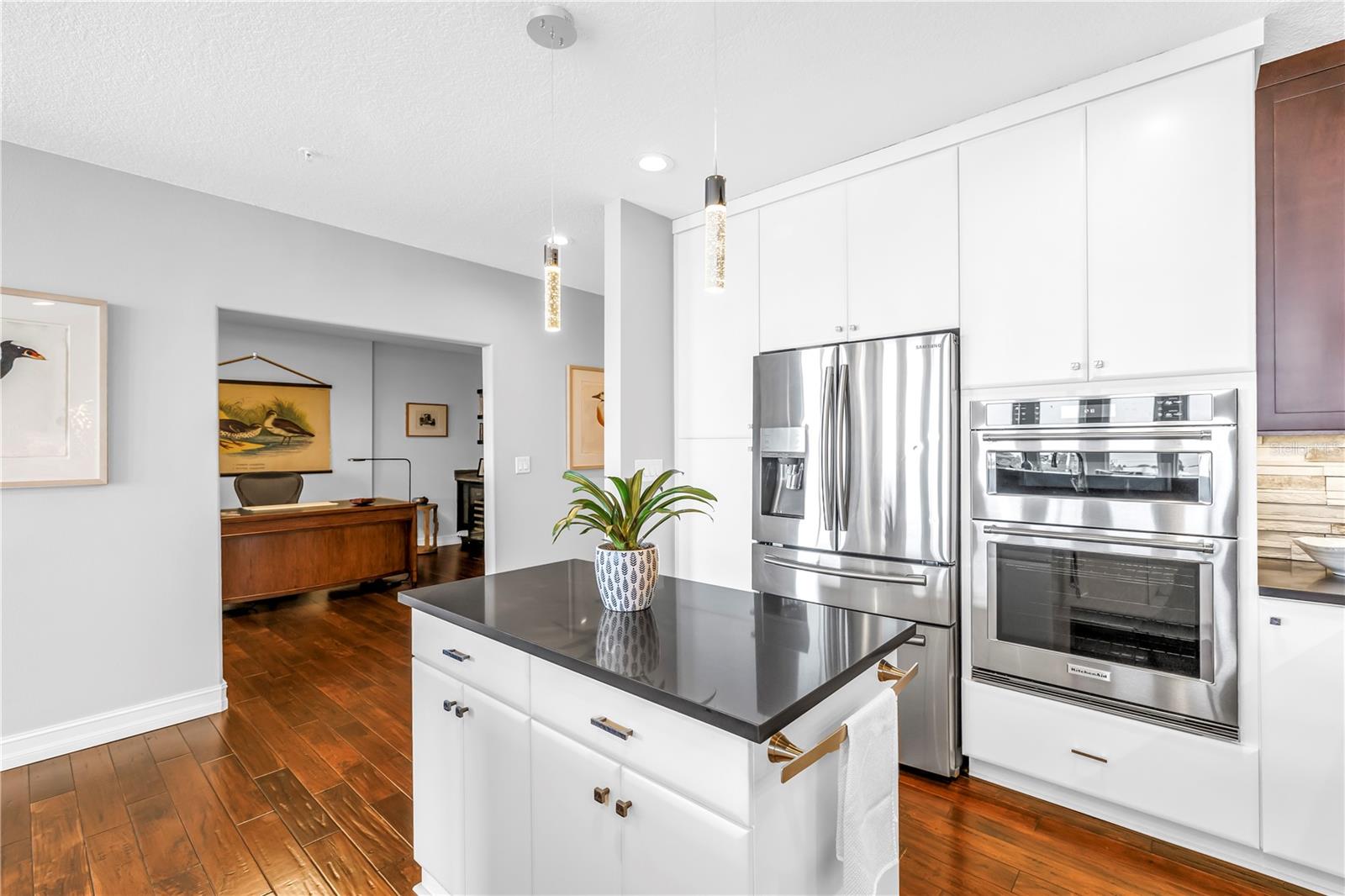 Image 15 of 85 For 288 Beach Drive Ne 6b