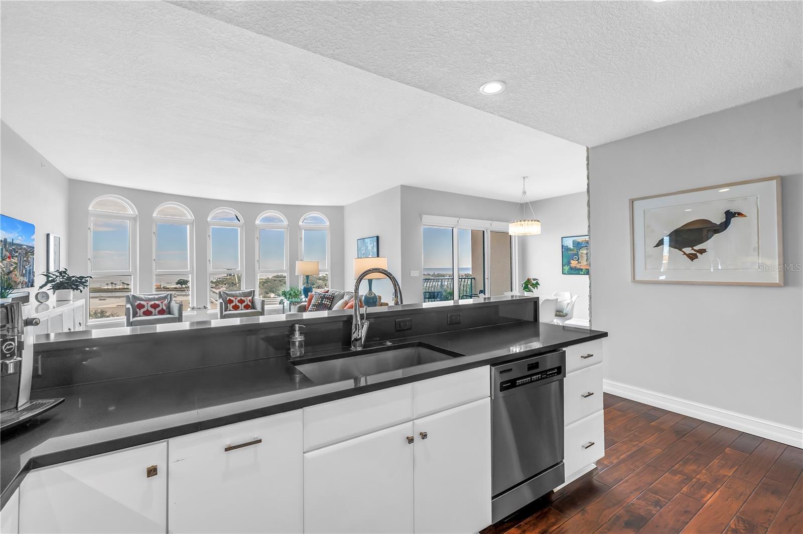 Image 17 of 85 For 288 Beach Drive Ne 6b