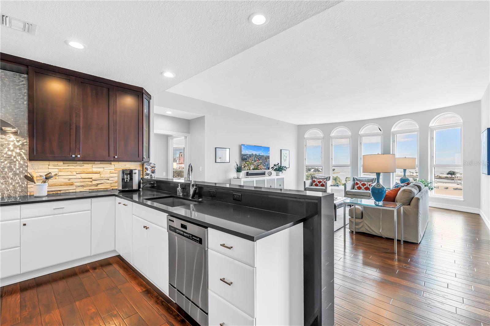 Image 19 of 85 For 288 Beach Drive Ne 6b