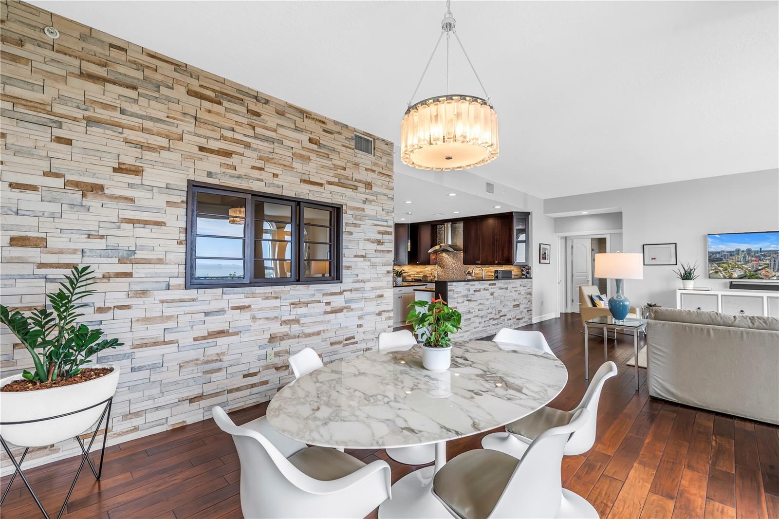 Image 23 of 85 For 288 Beach Drive Ne 6b