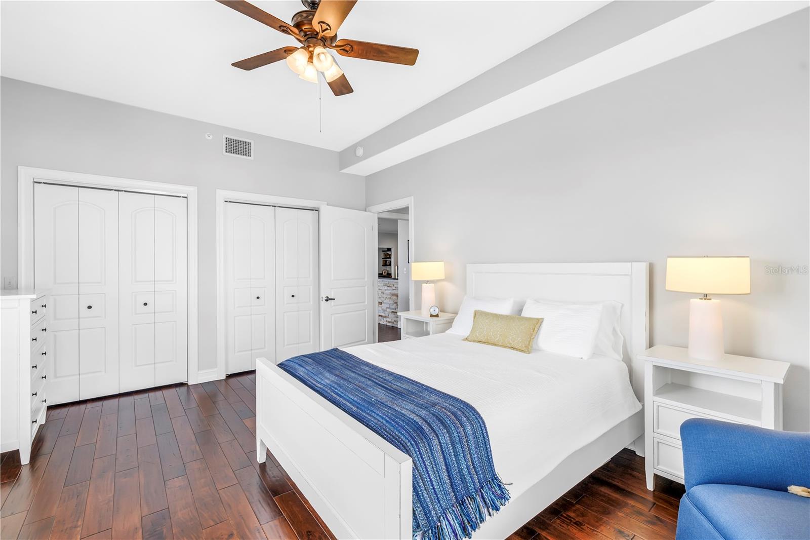 Image 32 of 85 For 288 Beach Drive Ne 6b