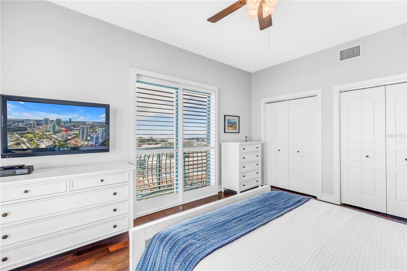 Image 33 of 85 For 288 Beach Drive Ne 6b