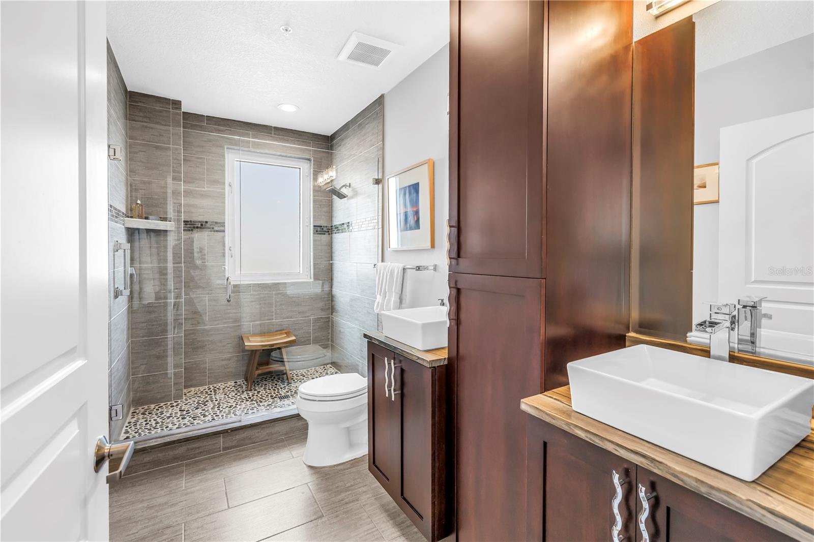 Image 36 of 85 For 288 Beach Drive Ne 6b