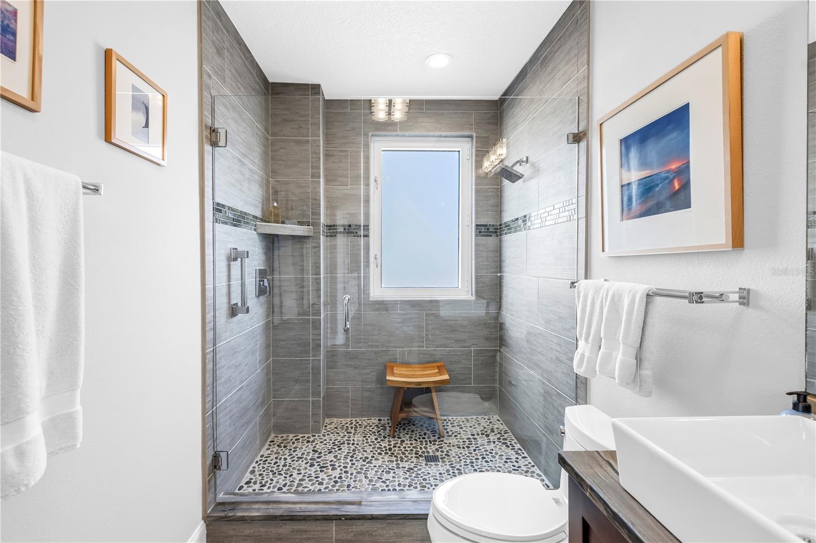 Image 37 of 85 For 288 Beach Drive Ne 6b