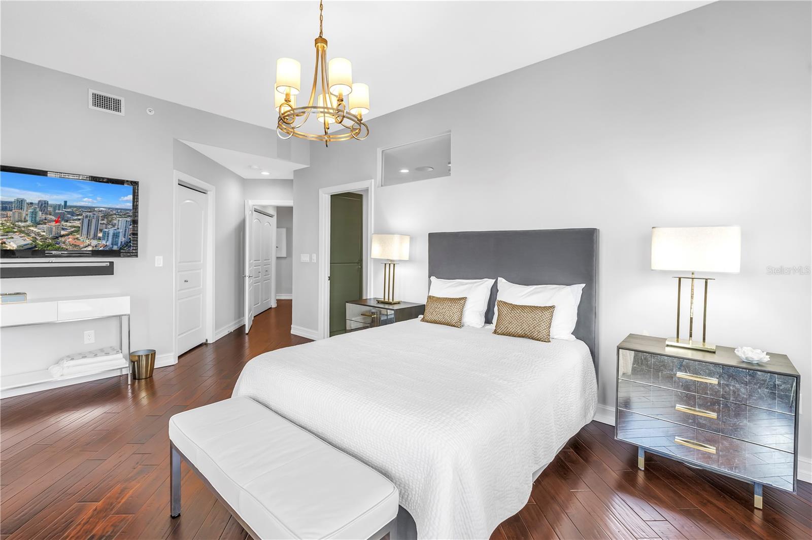 Image 42 of 85 For 288 Beach Drive Ne 6b