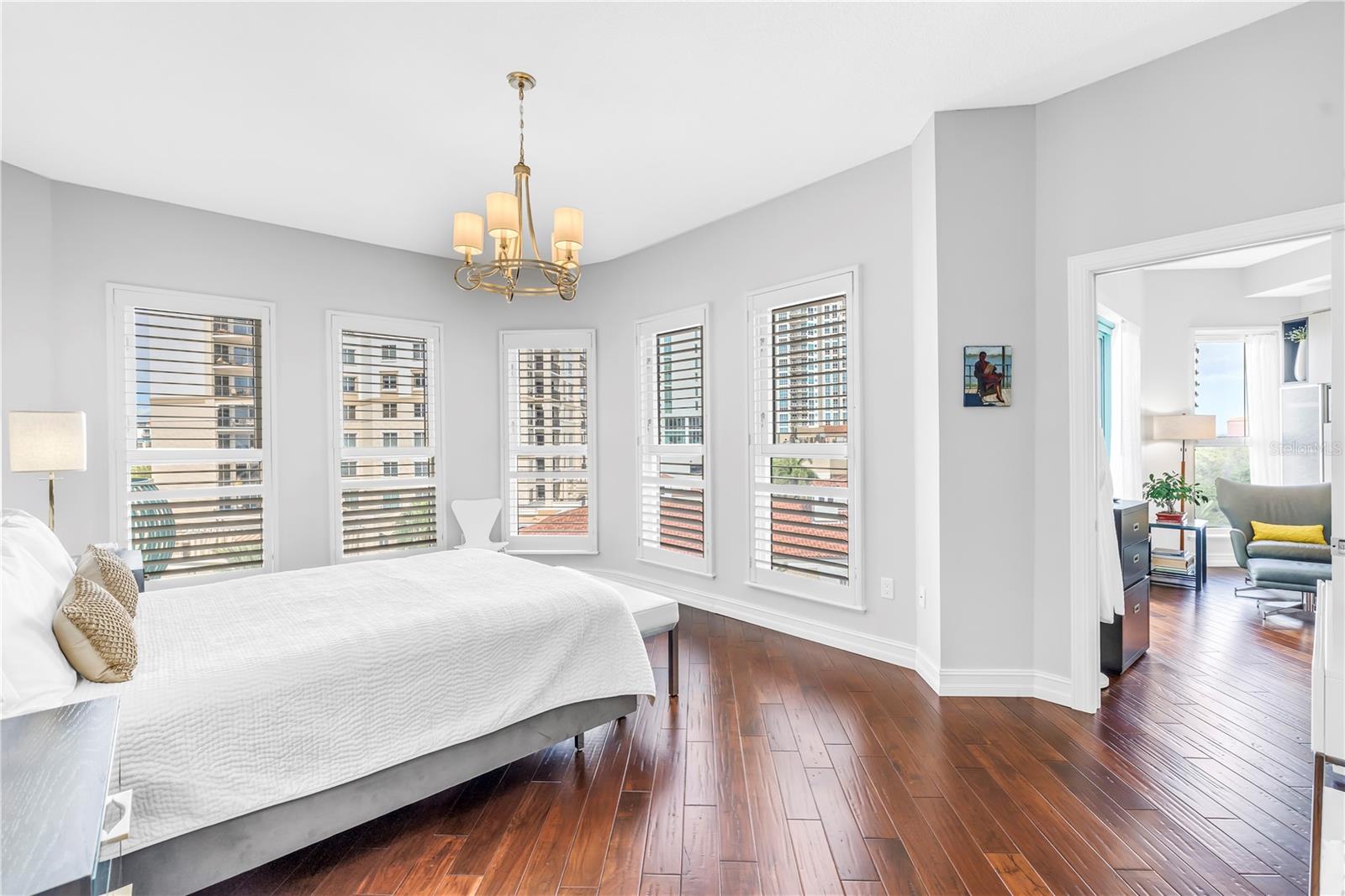 Image 44 of 85 For 288 Beach Drive Ne 6b