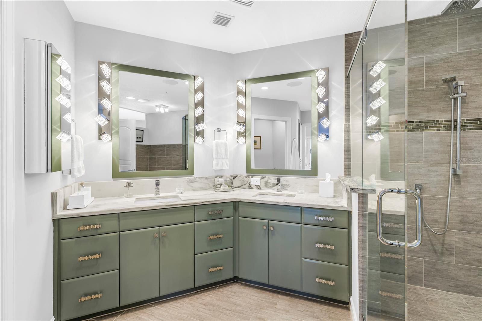 Image 45 of 85 For 288 Beach Drive Ne 6b