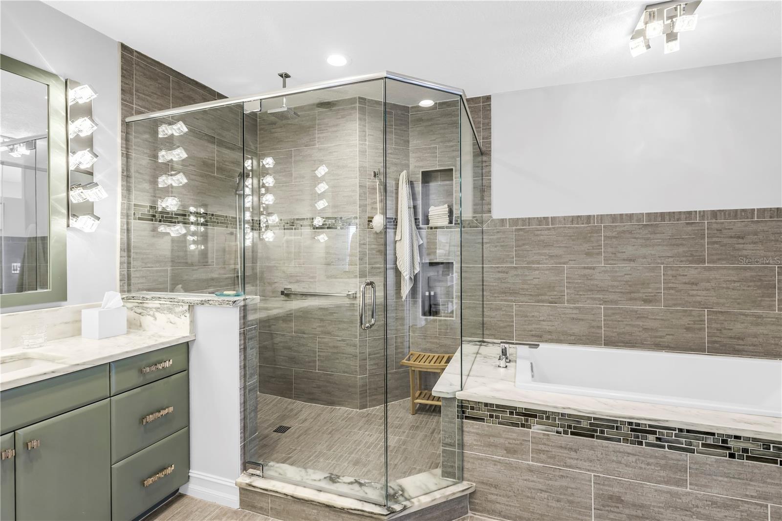 Image 46 of 85 For 288 Beach Drive Ne 6b