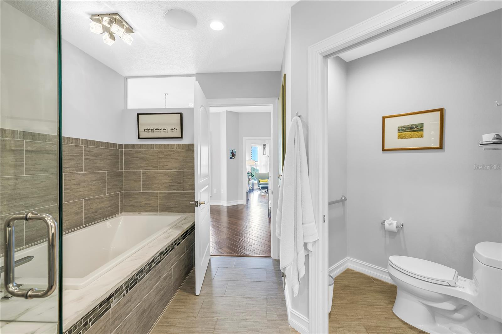 Image 48 of 85 For 288 Beach Drive Ne 6b