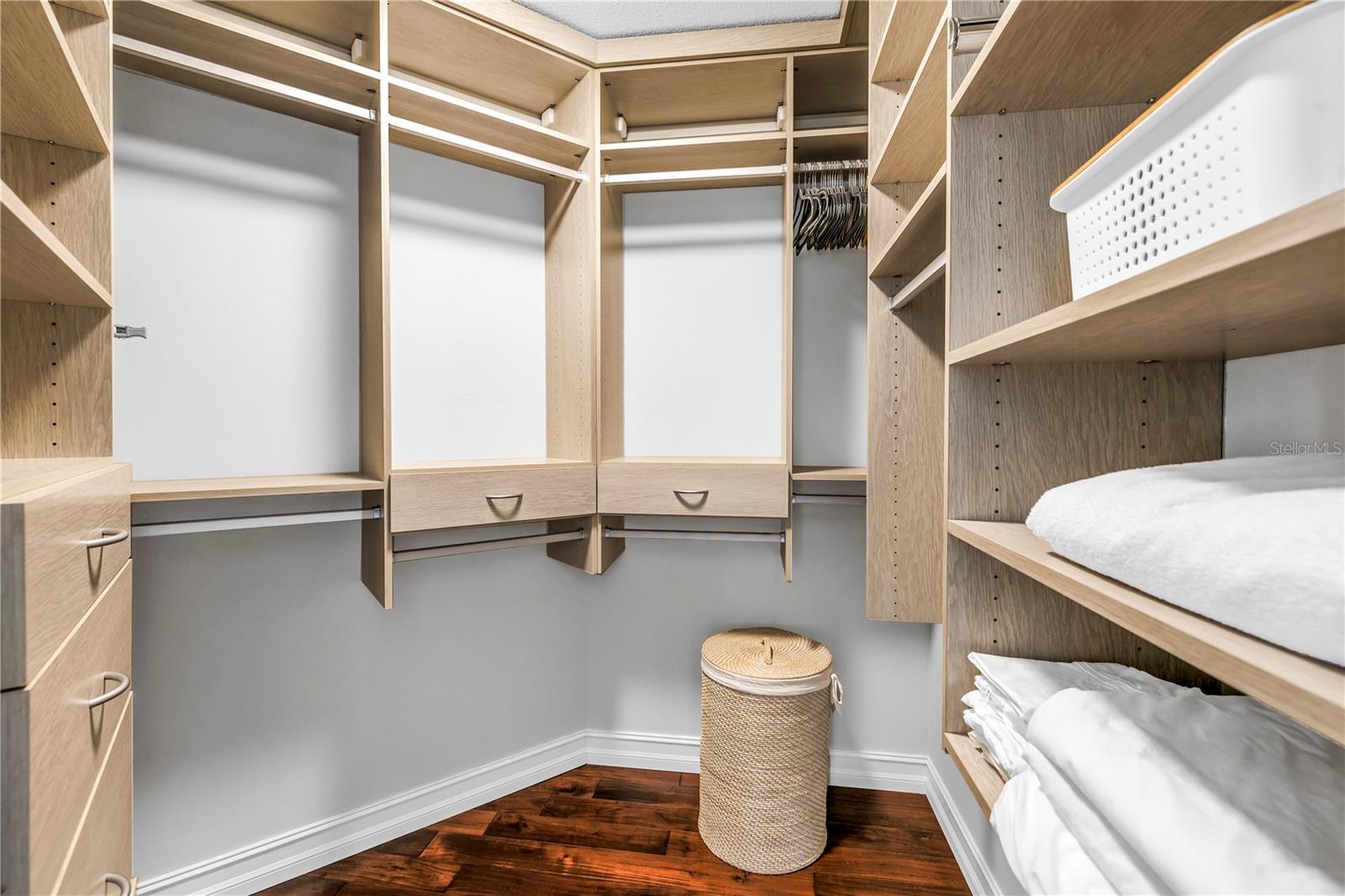 Image 49 of 85 For 288 Beach Drive Ne 6b