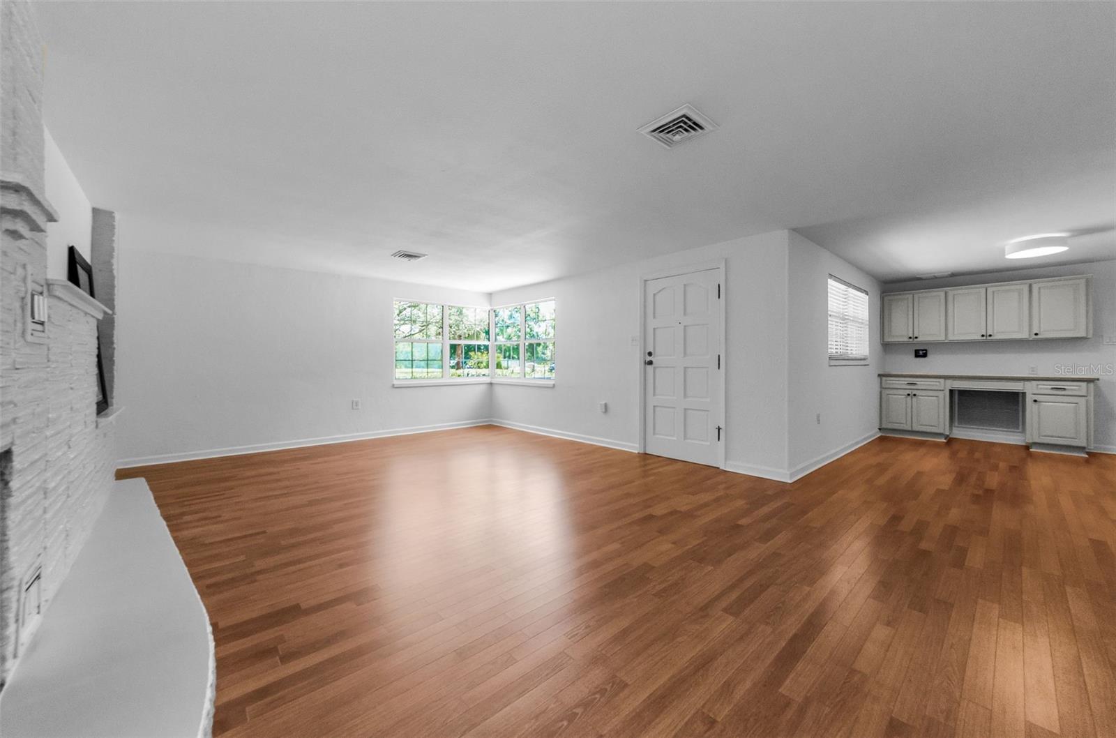 Image 11 of 39 For 10702 Oregon Avenue