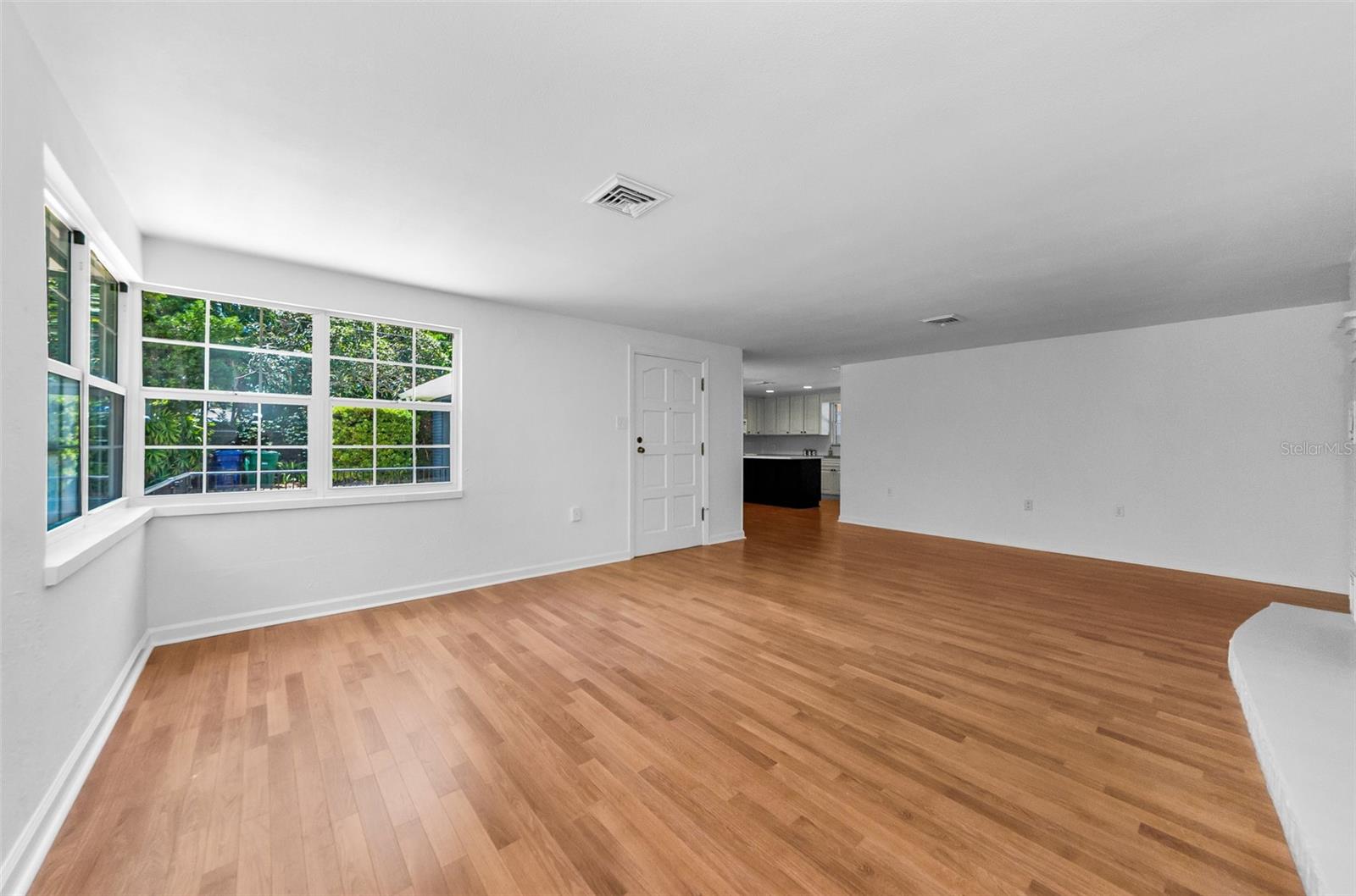 Image 12 of 39 For 10702 Oregon Avenue