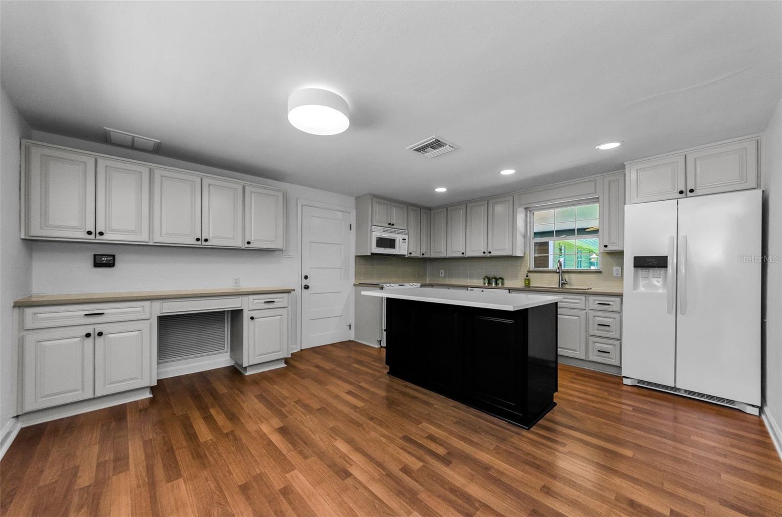 Image 13 of 39 For 10702 Oregon Avenue