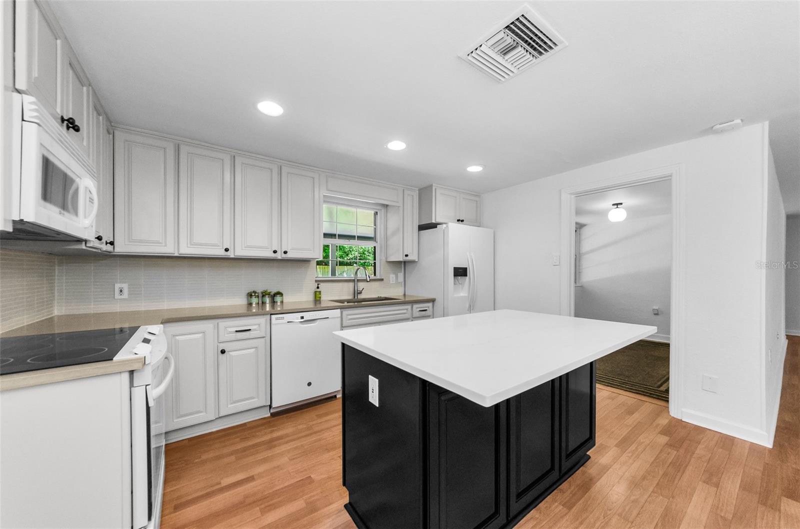 Image 14 of 39 For 10702 Oregon Avenue