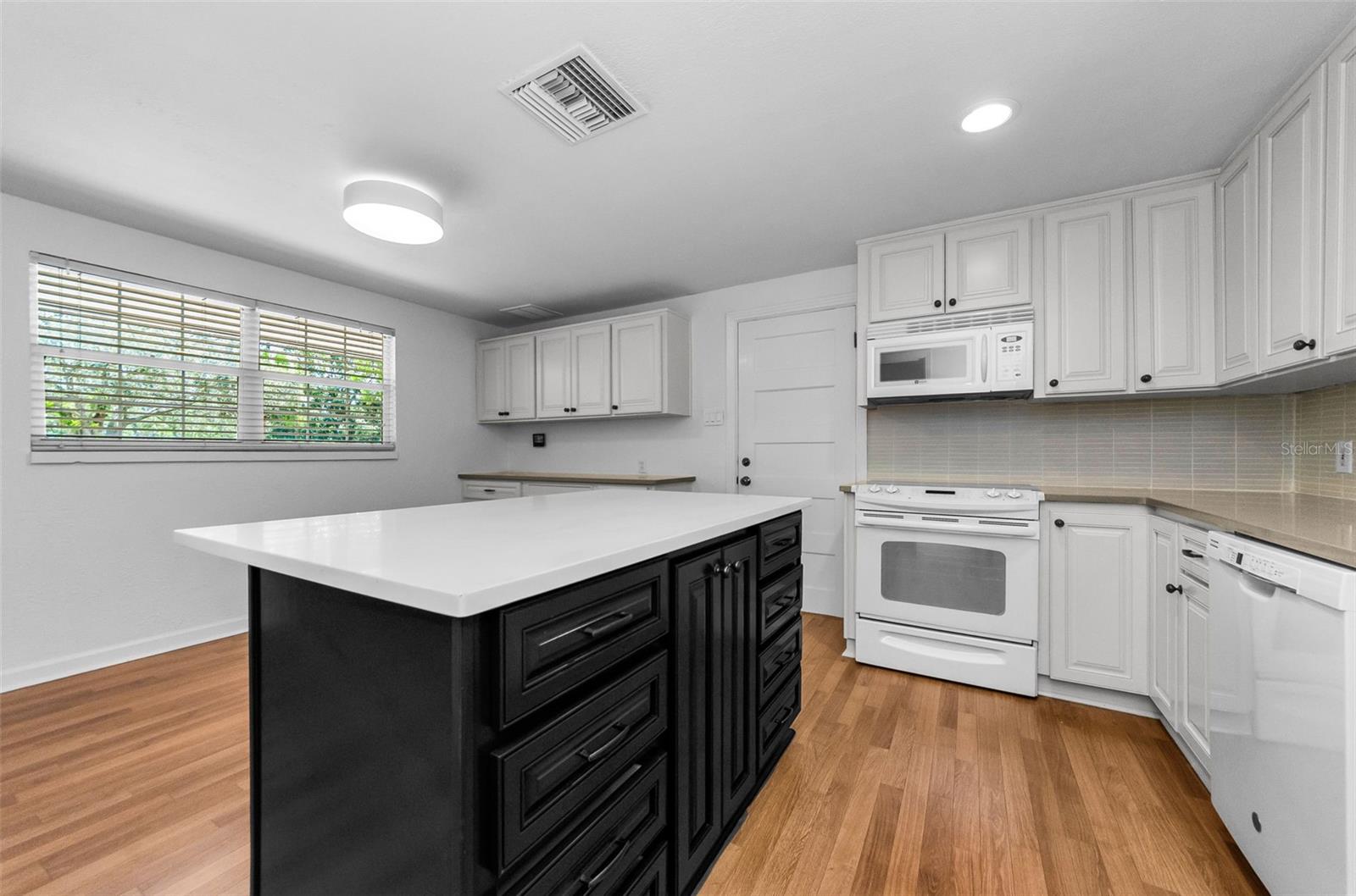 Image 15 of 39 For 10702 Oregon Avenue