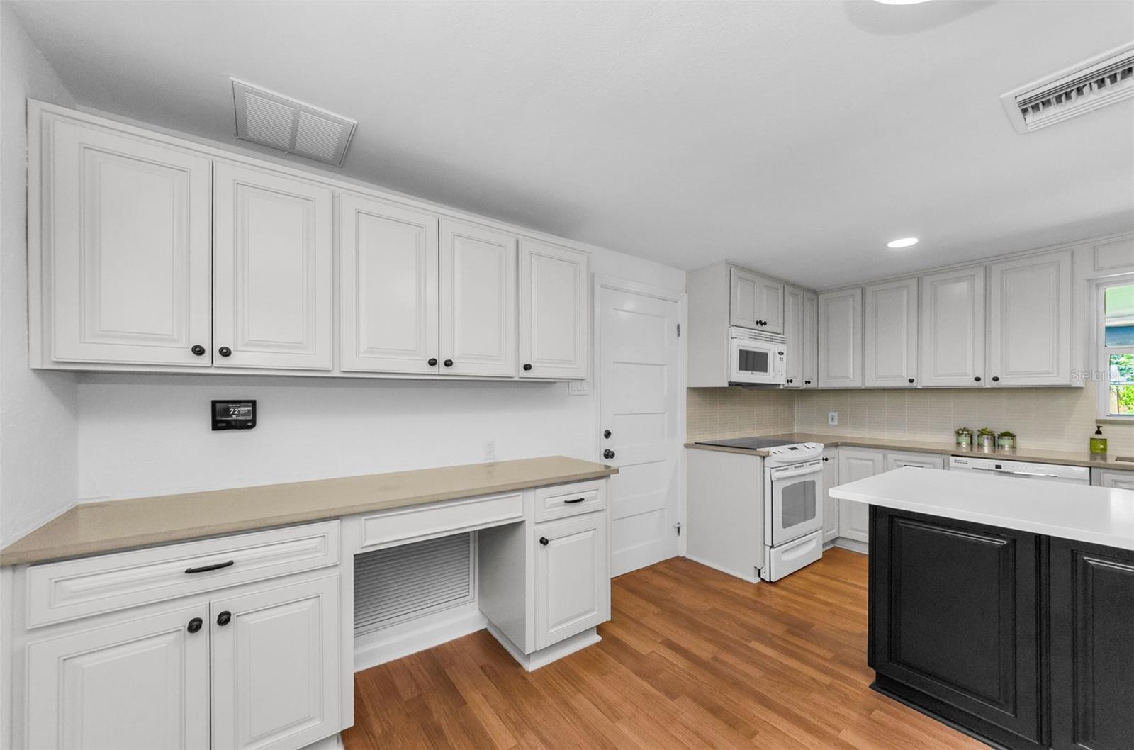 Image 16 of 39 For 10702 Oregon Avenue