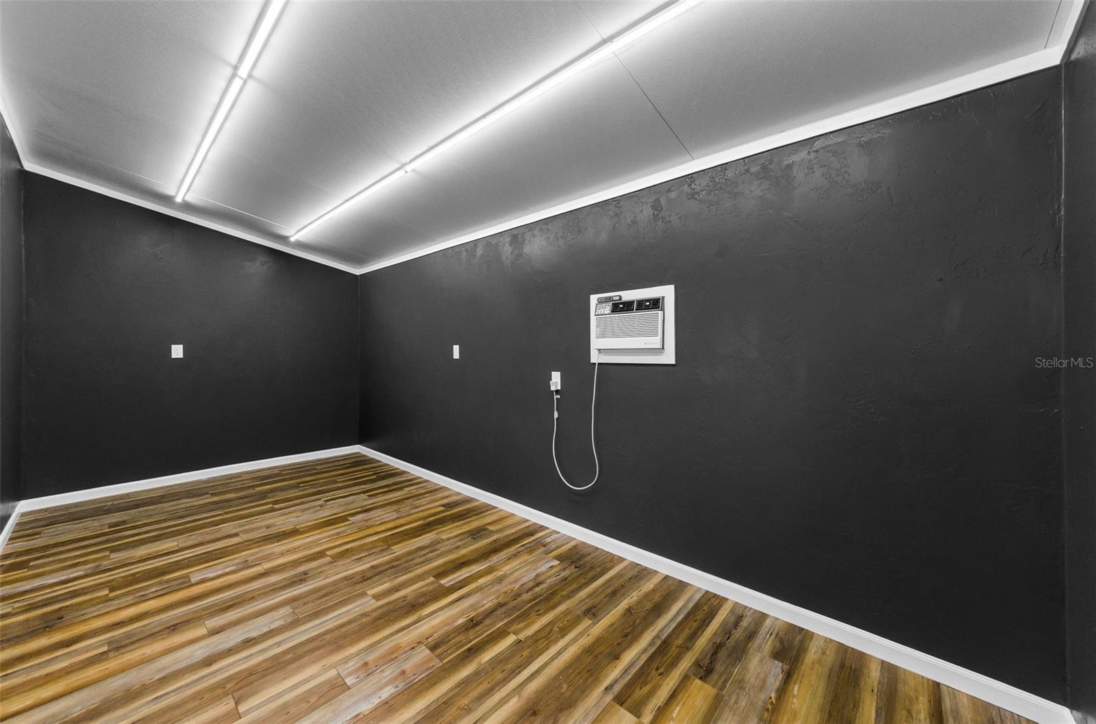 Image 33 of 39 For 10702 Oregon Avenue