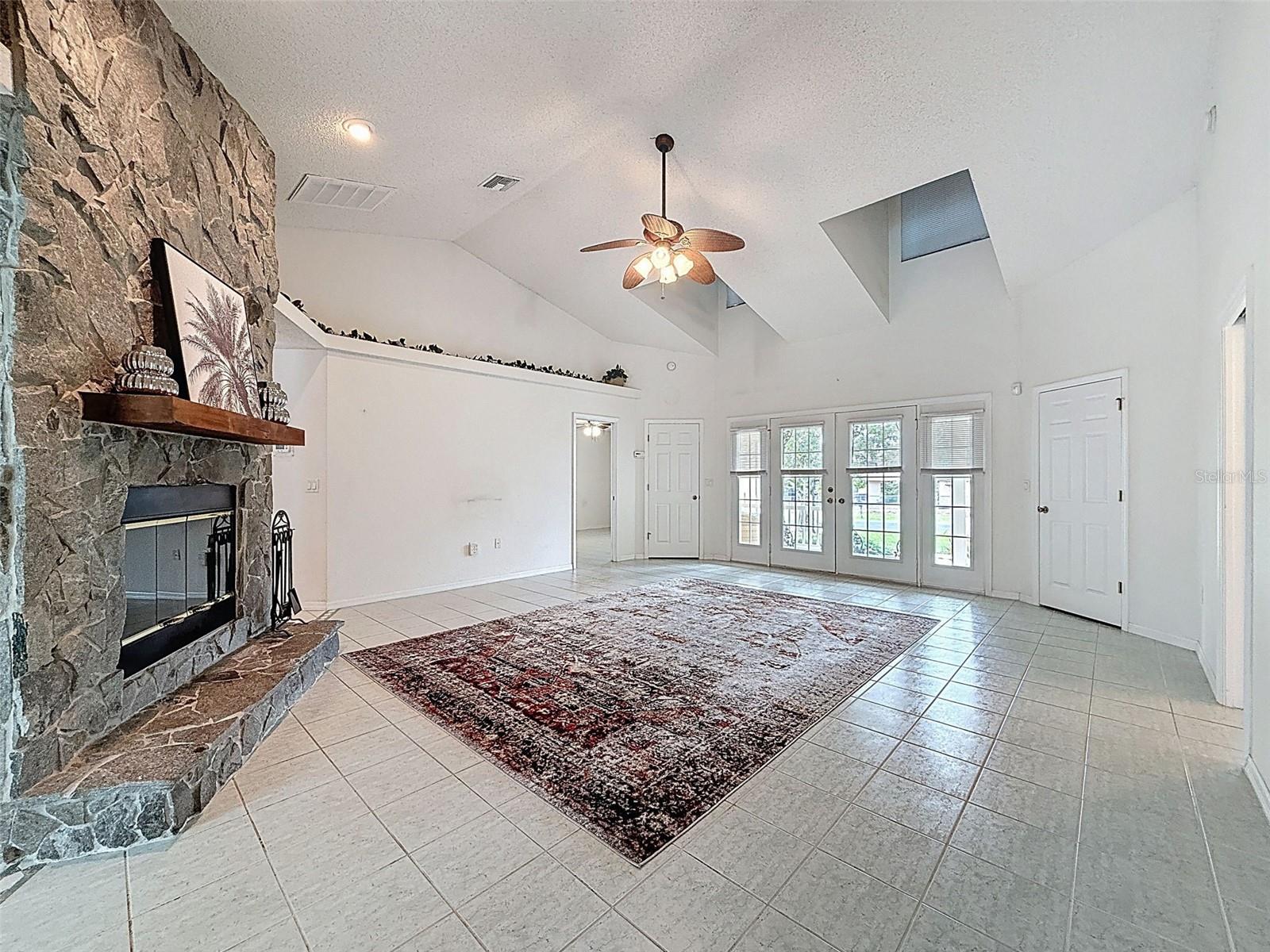 Listing photo id 9 for 9545 Montebello Lane