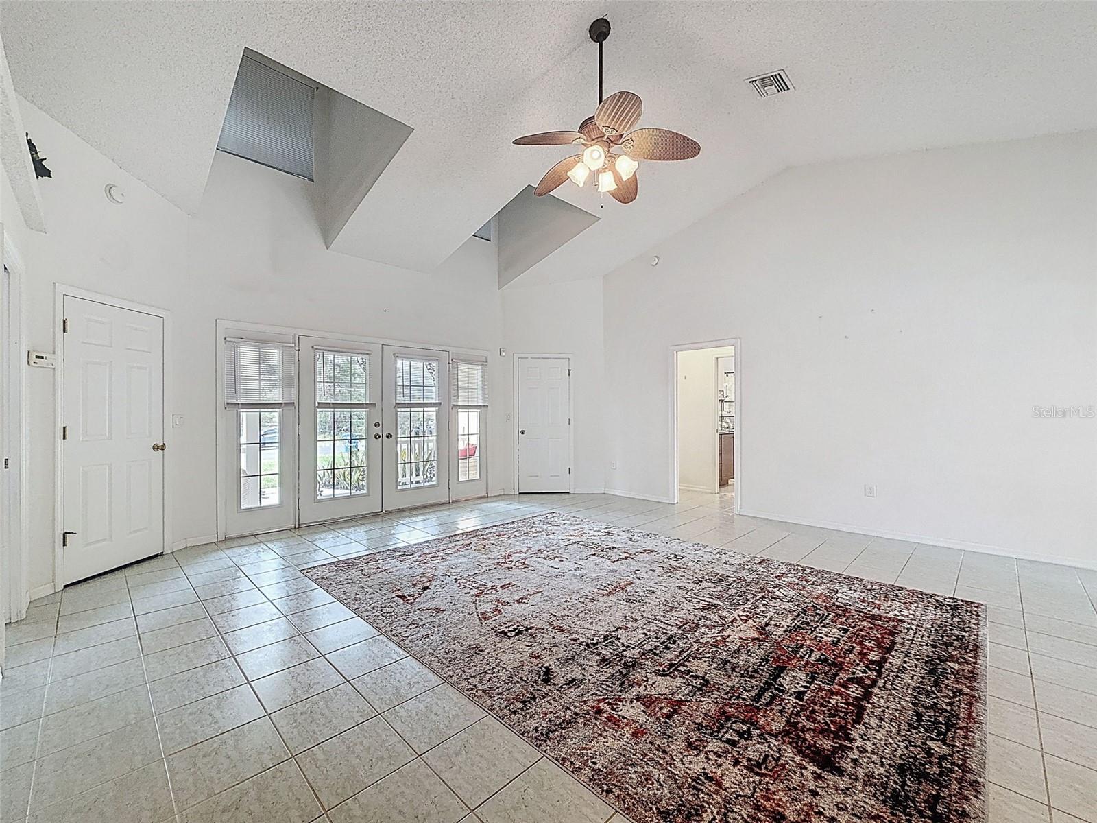 Listing photo id 10 for 9545 Montebello Lane