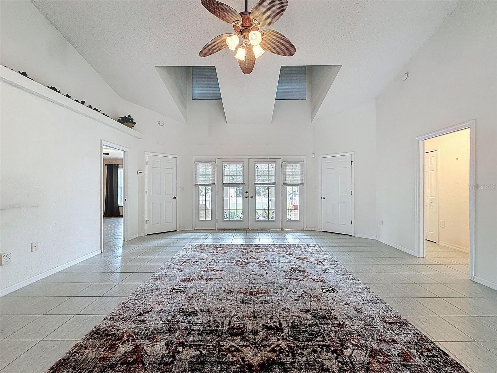 Listing photo id 11 for 9545 Montebello Lane