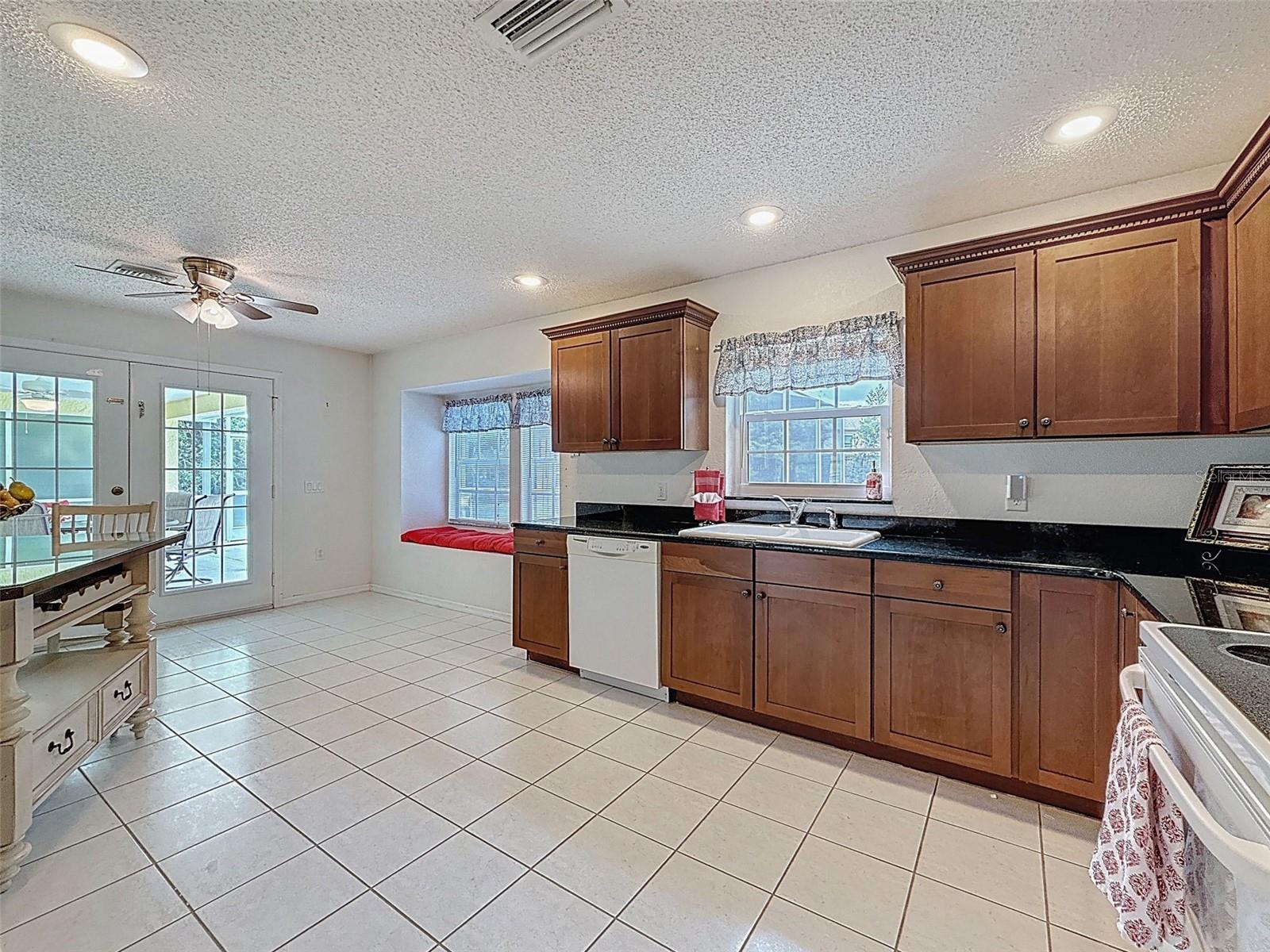 Listing photo id 22 for 9545 Montebello Lane