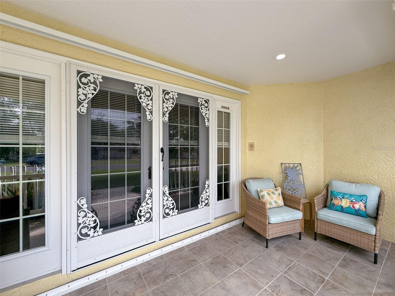 Listing photo id 3 for 9545 Montebello Lane