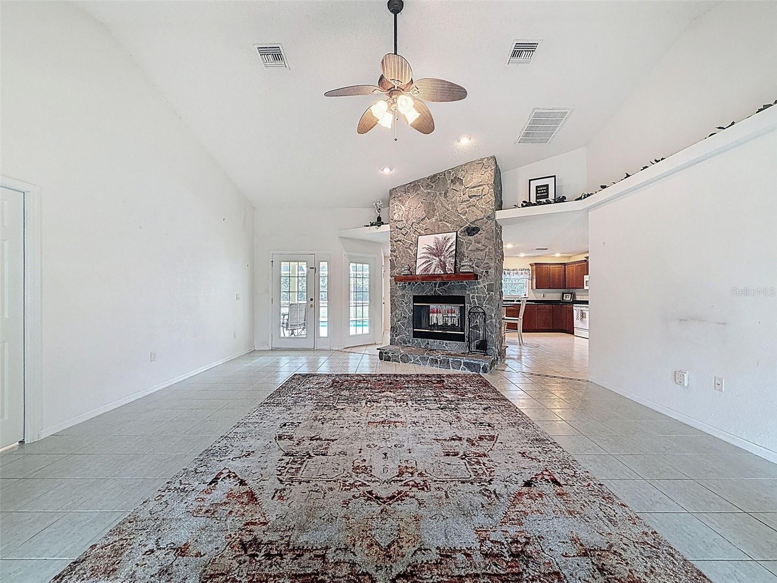 Listing photo id 5 for 9545 Montebello Lane