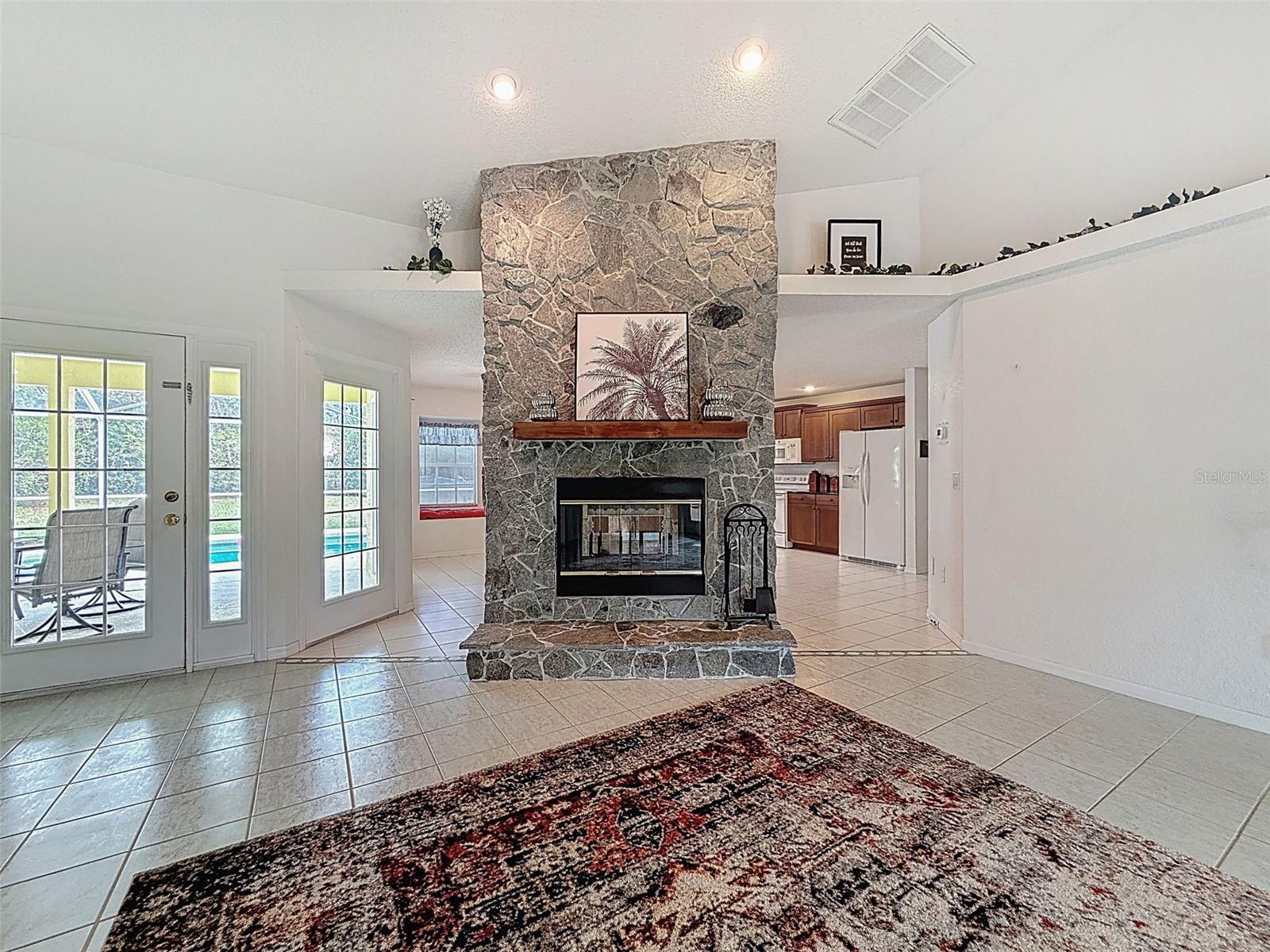 Listing photo id 6 for 9545 Montebello Lane