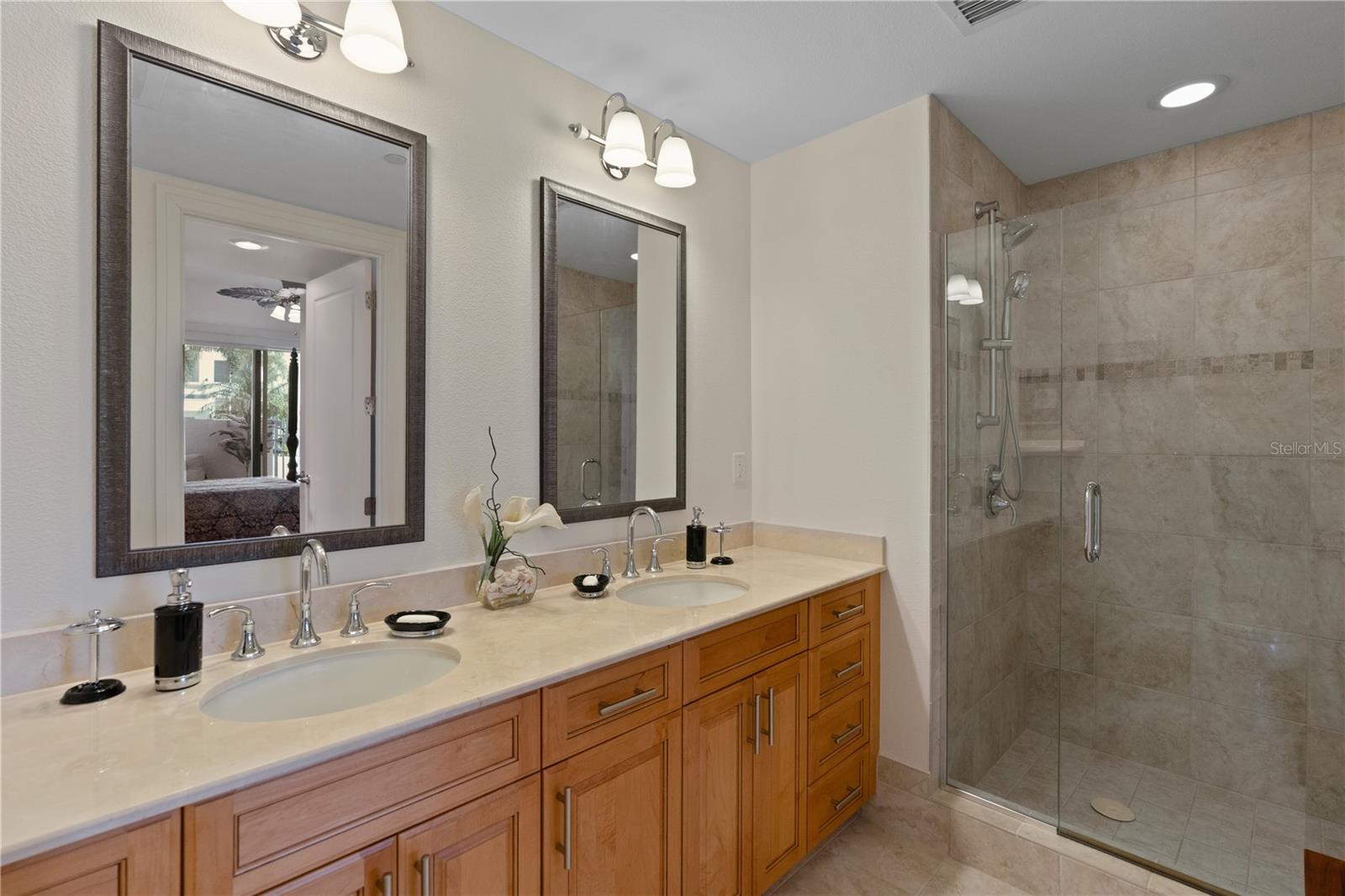 Image 15 of 36 For 331 Cleveland Street 312