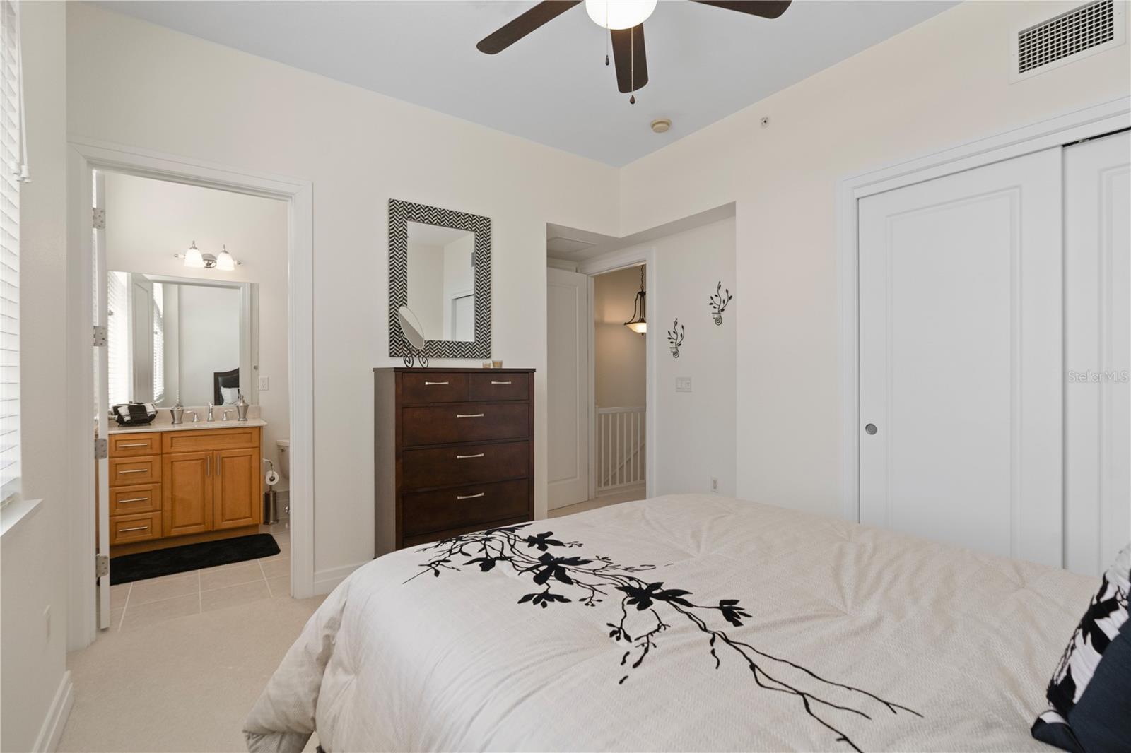 Image 19 of 36 For 331 Cleveland Street 312