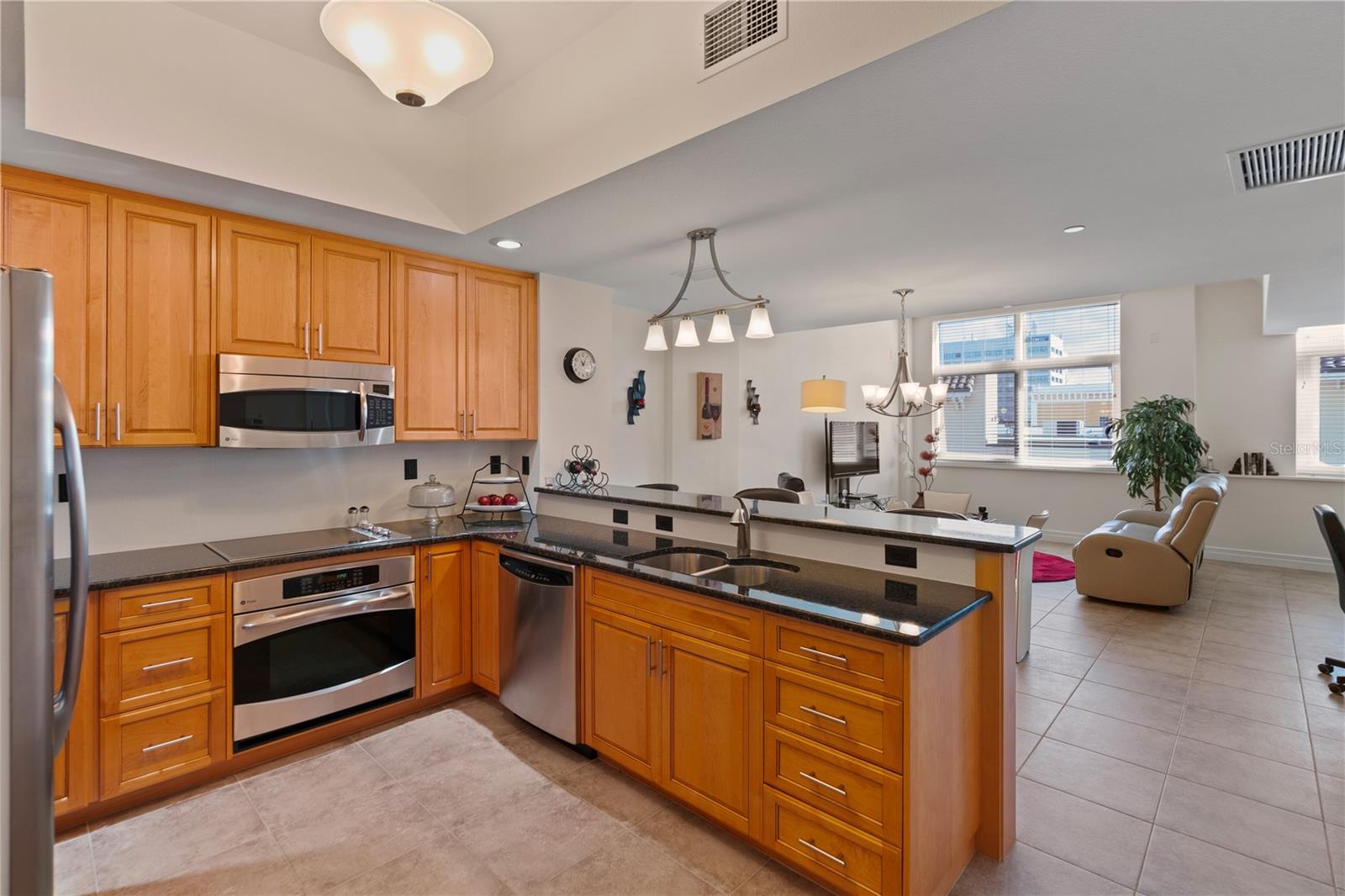 Image 3 of 36 For 331 Cleveland Street 312