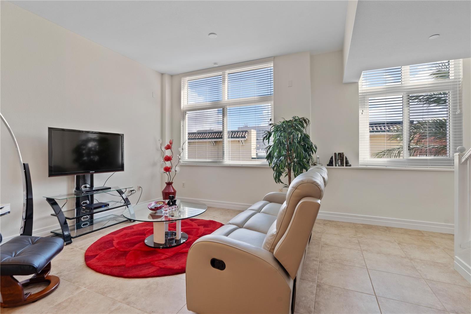 Image 8 of 36 For 331 Cleveland Street 312