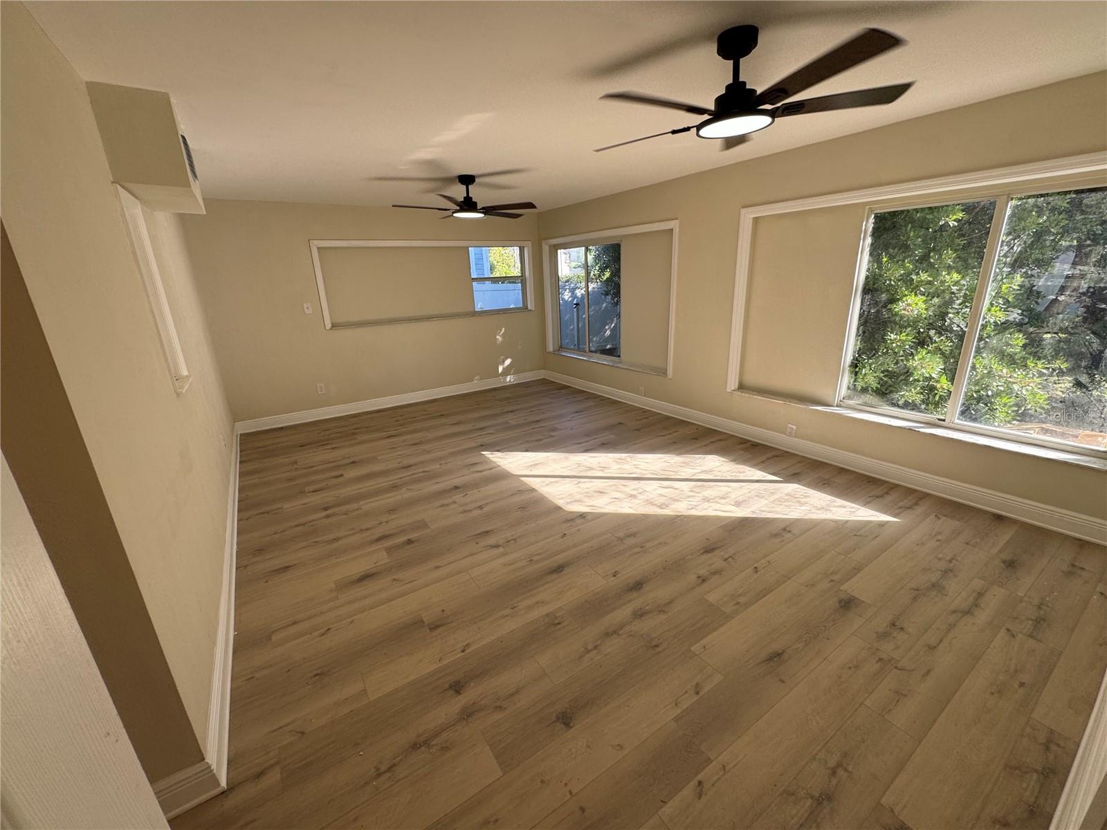 Image 19 of 28 For 31 Fredrica Avenue