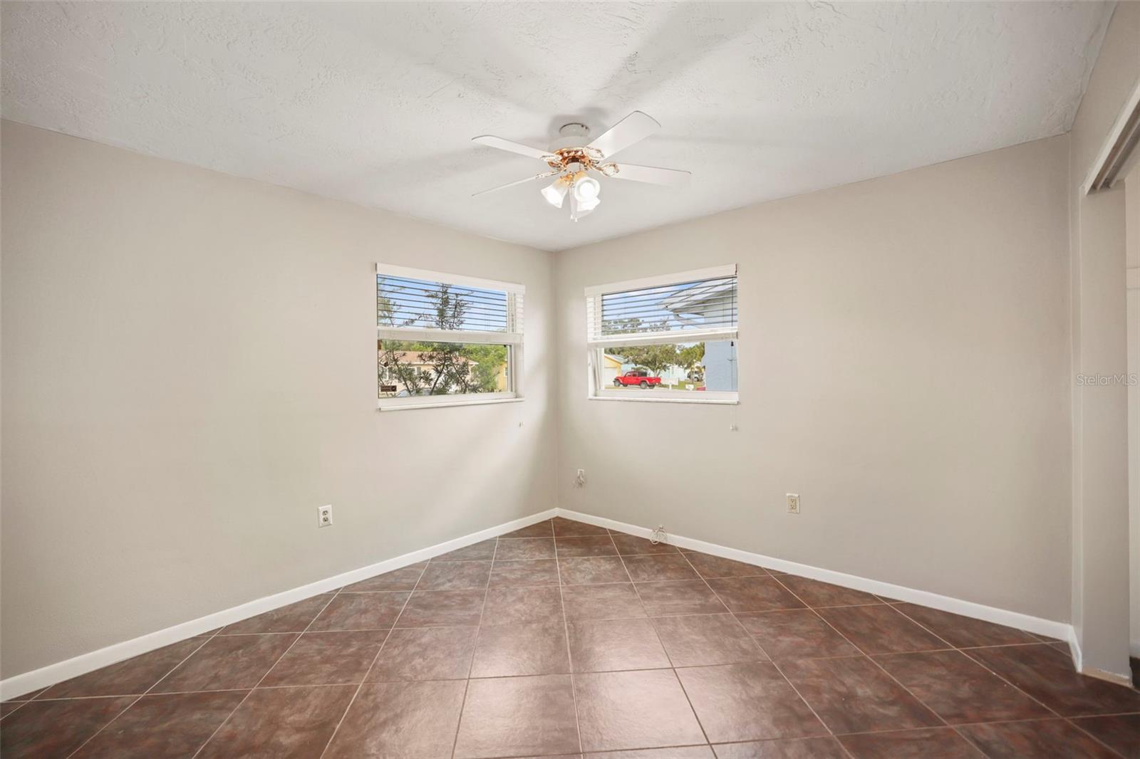 Image 13 of 38 For 310 Scott Court