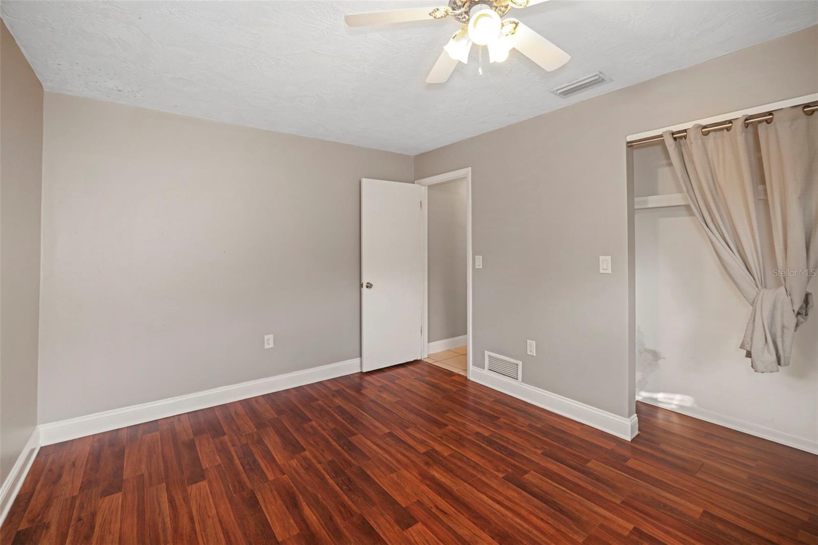 Image 16 of 38 For 310 Scott Court