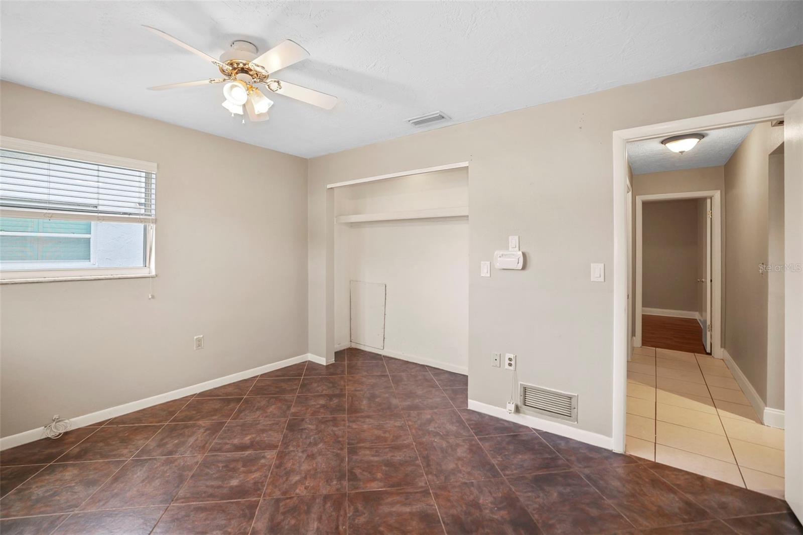 Image 17 of 38 For 310 Scott Court