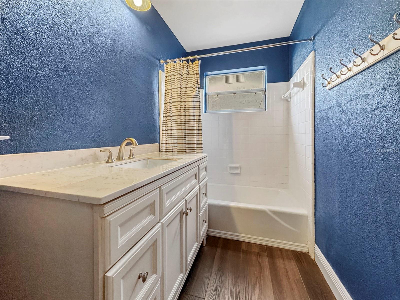 Image 24 of 38 For 310 Scott Court