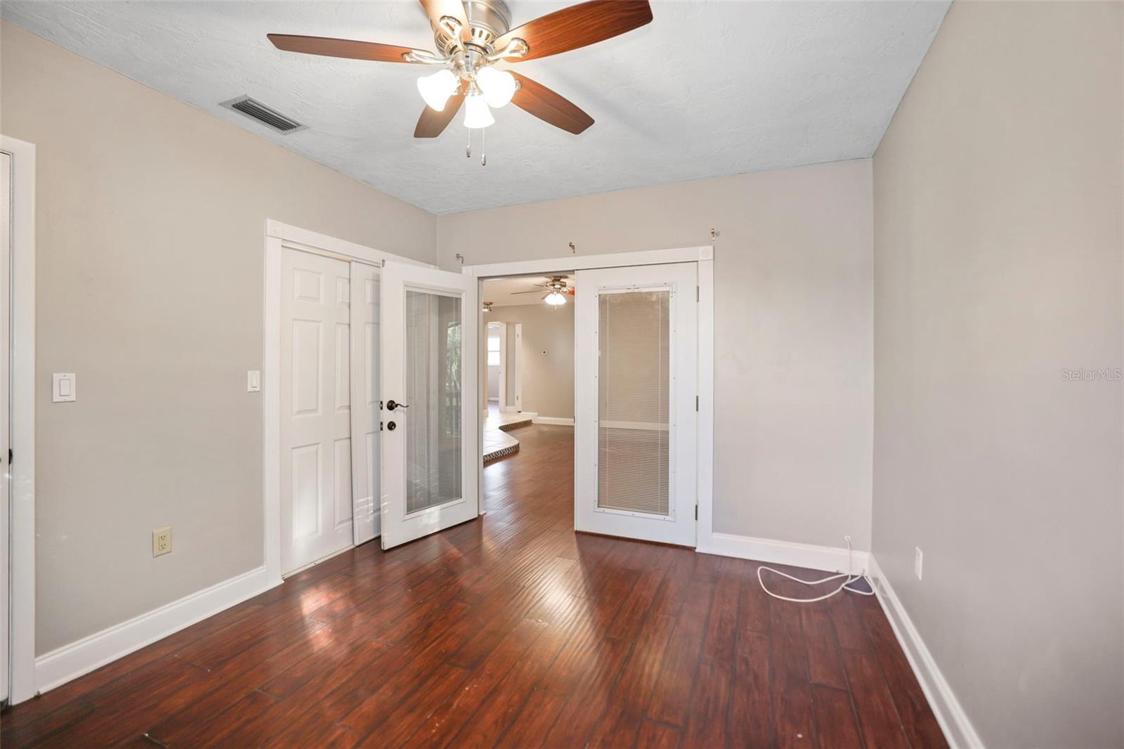 Image 28 of 38 For 310 Scott Court