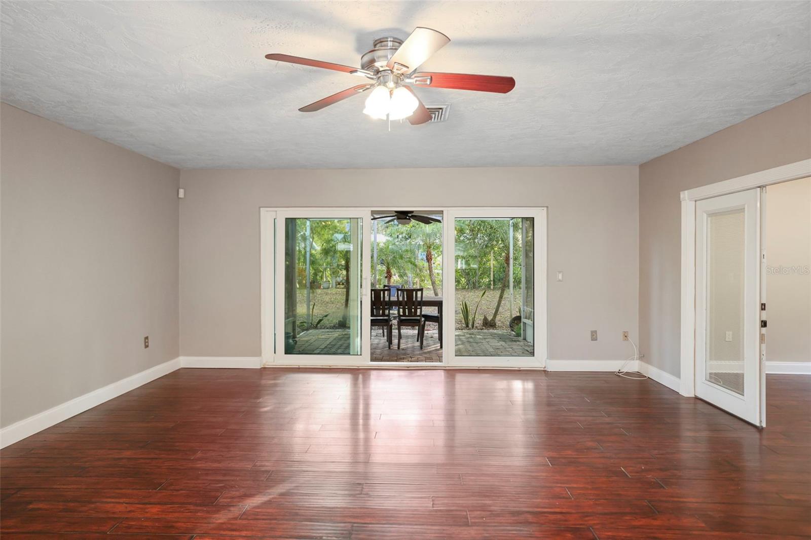 Image 6 of 38 For 310 Scott Court