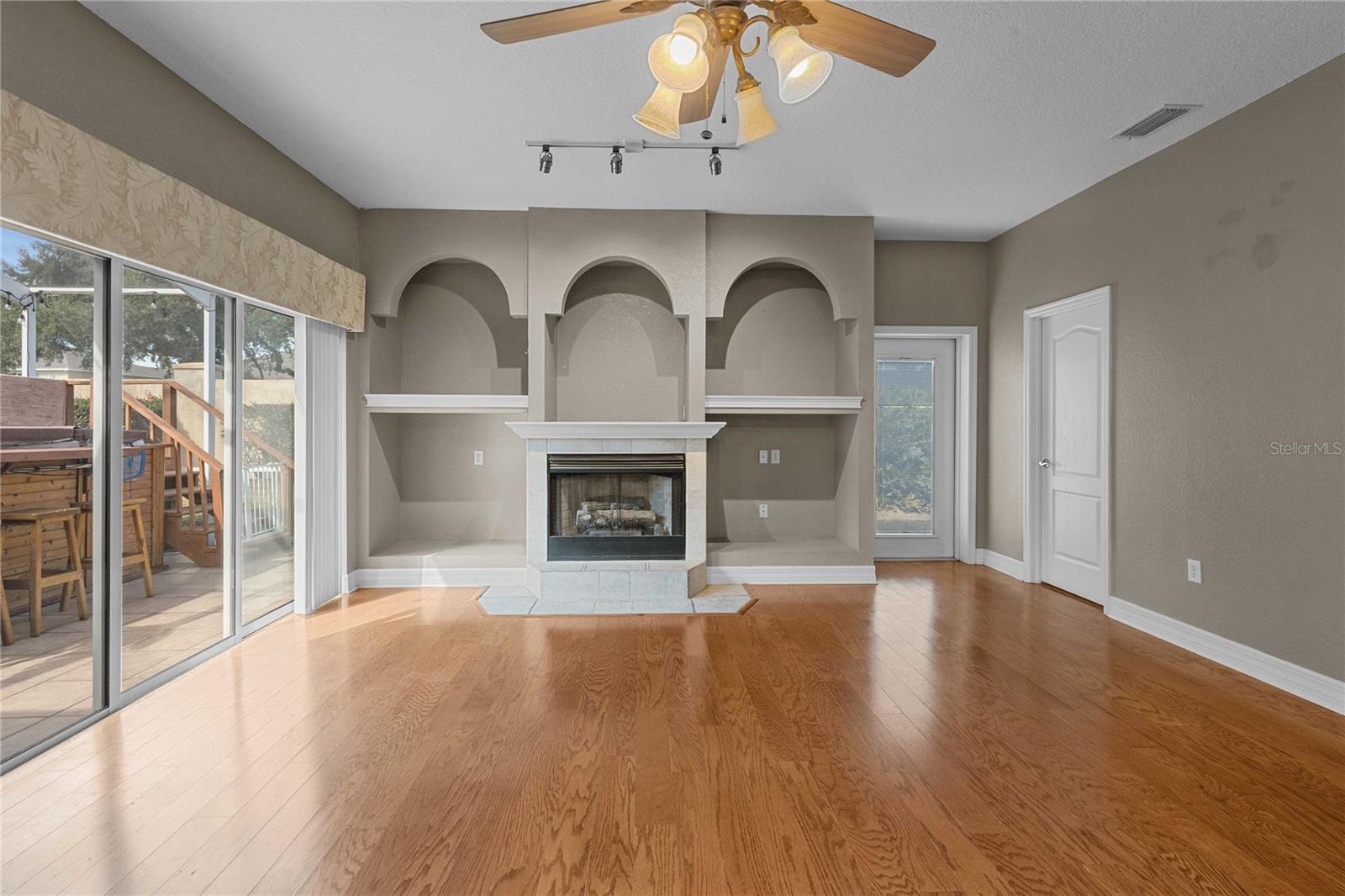 Image 16 of 38 For 2276 Colony Club Drive