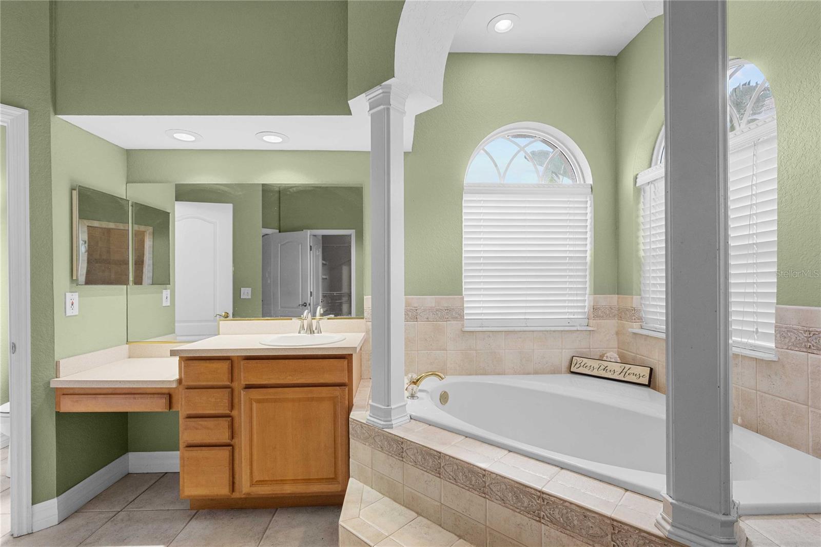 Image 22 of 38 For 2276 Colony Club Drive