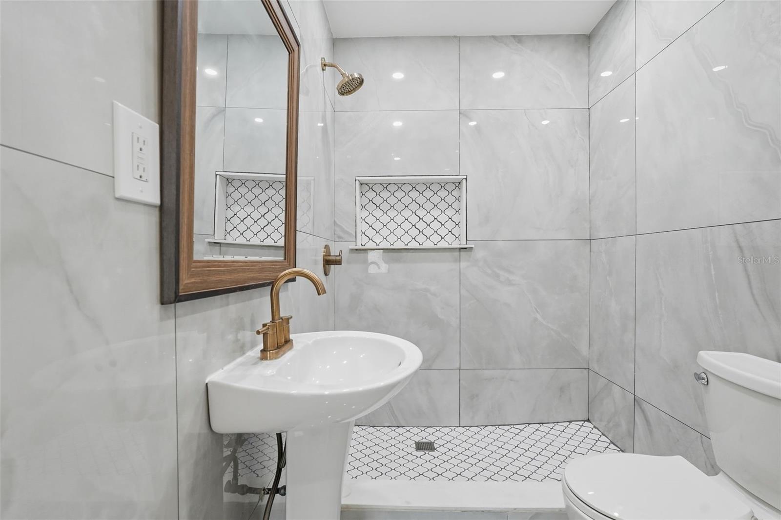 Image 11 of 29 For 3297 Hillsdale Avenue