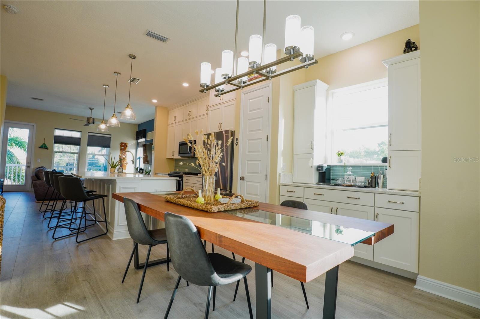 Image 10 of 33 For 260 8th Street N