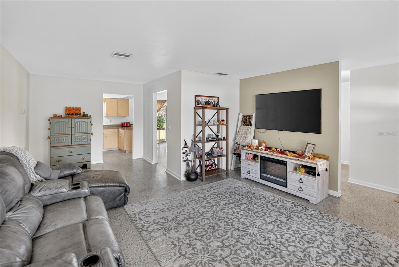 Image 11 of 39 For 7909 West Pocahontas Avenue