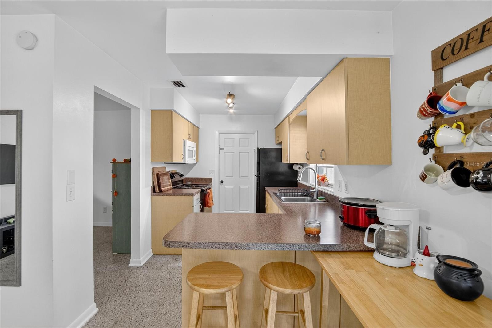 Image 18 of 39 For 7909 West Pocahontas Avenue