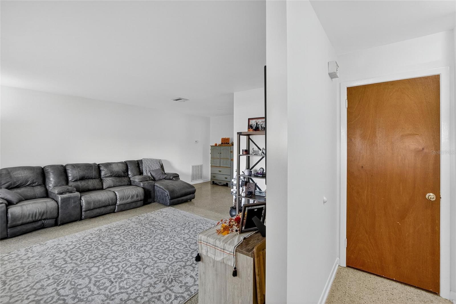 Image 9 of 39 For 7909 West Pocahontas Avenue