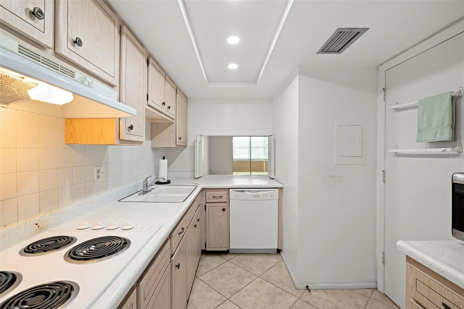 Image 13 of 49 For 400 Glennes Lane 206